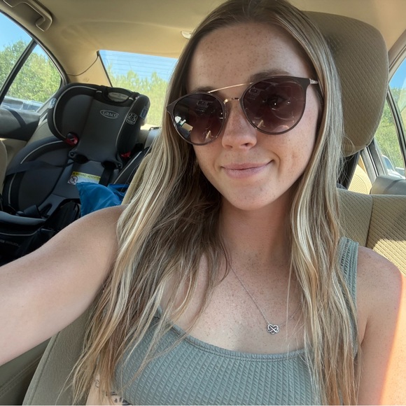 Meet your Posher, Jenny - Picture 1 of 1